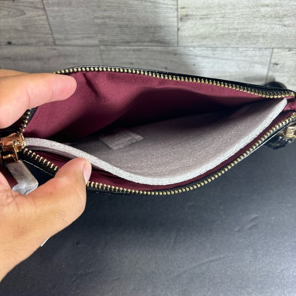 Ellen‎ Tracey The Croco collection Wristlet NWT 
STYLE # ESTSLG1100 - Picture 7 of 14